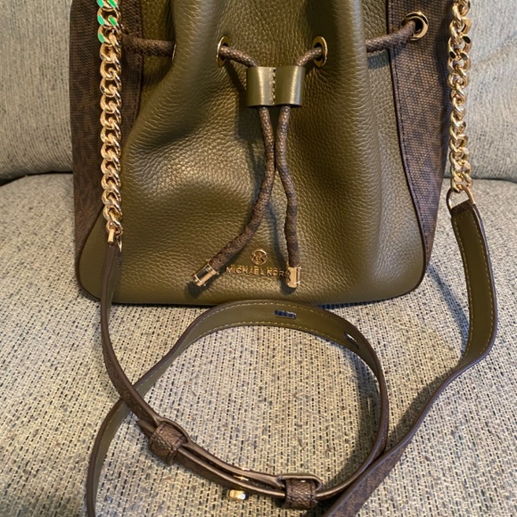Small Michael Kors Crossbody Bucket Bag - Picture 2 of 3